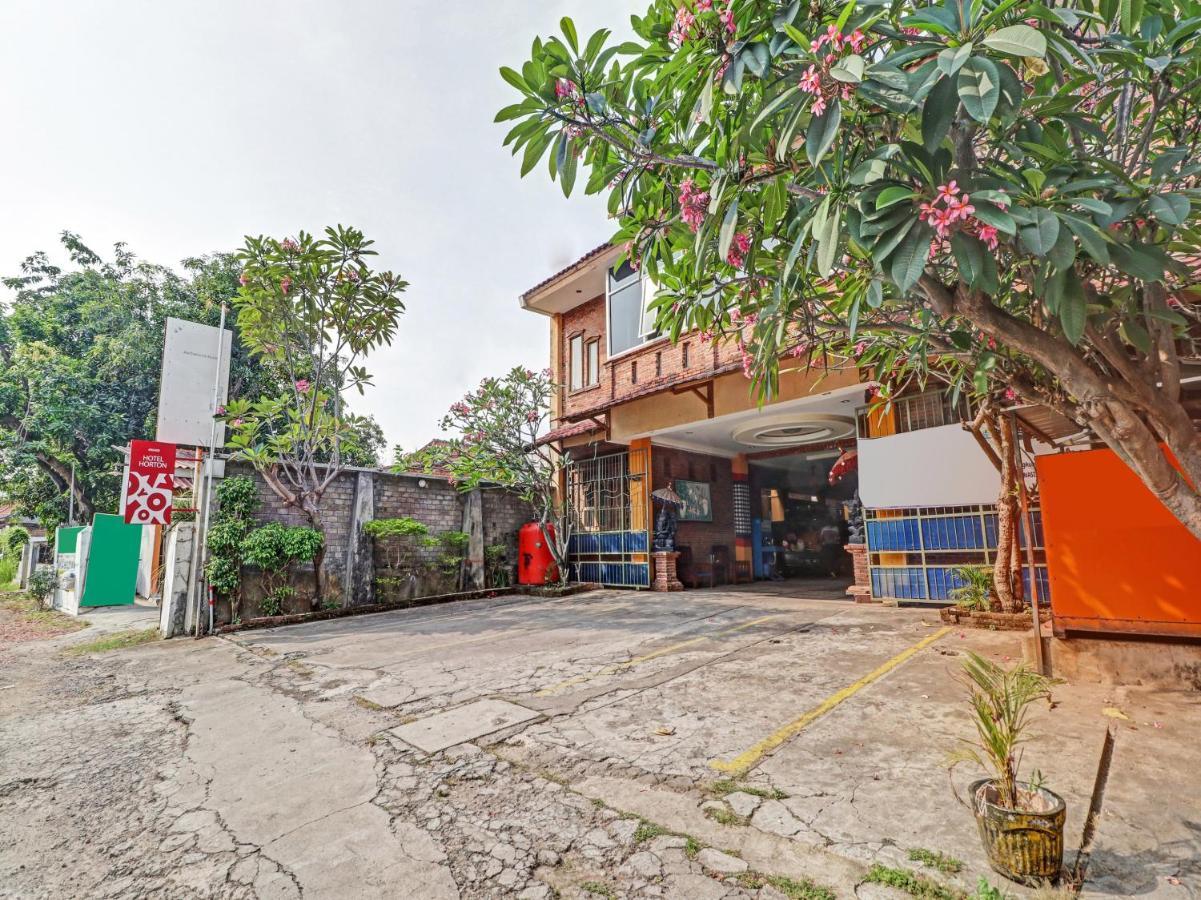 Oyo 90408 Hotel Horton Cirebon Εξωτερικό φωτογραφία