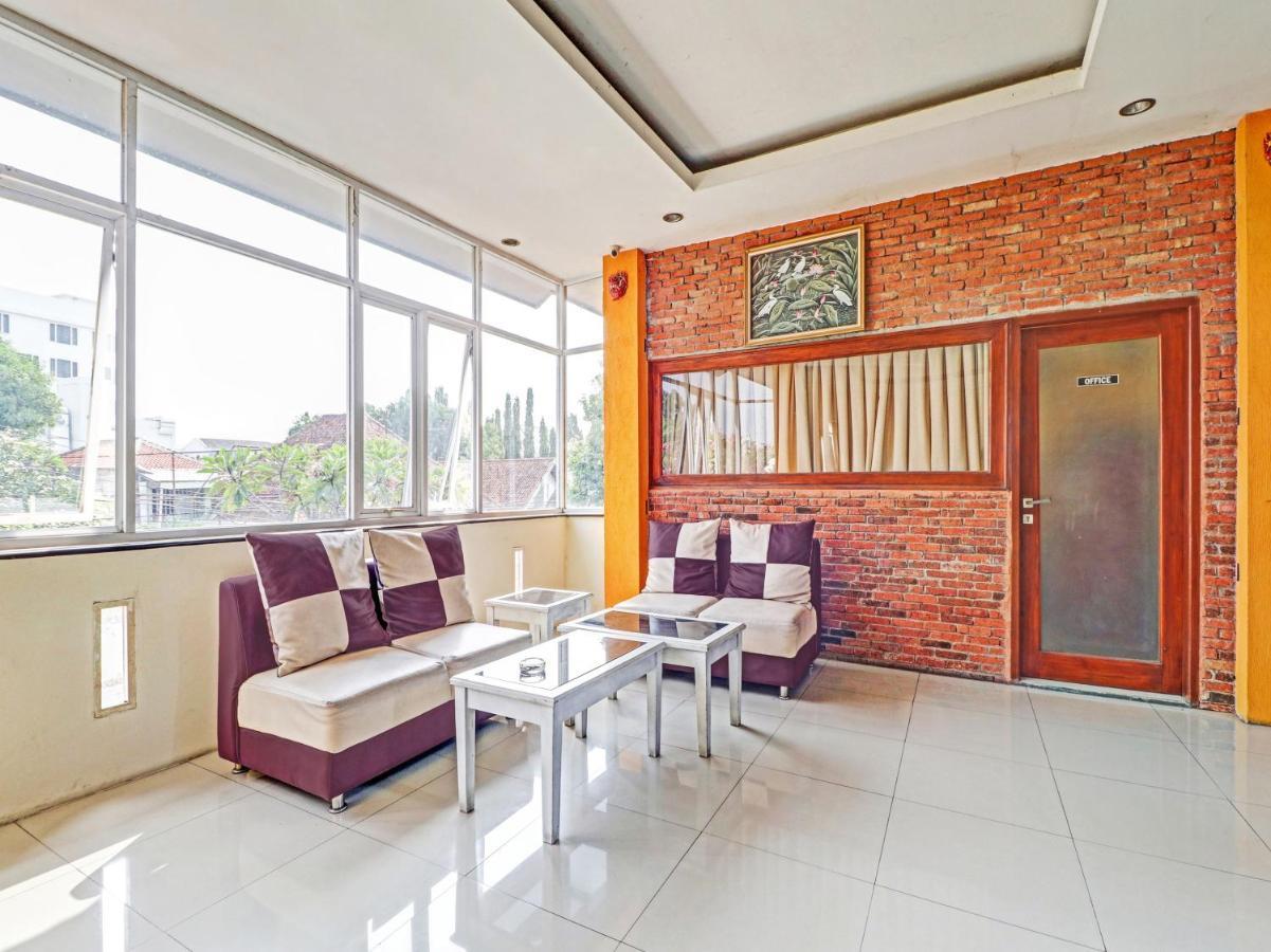 Oyo 90408 Hotel Horton Cirebon Εξωτερικό φωτογραφία