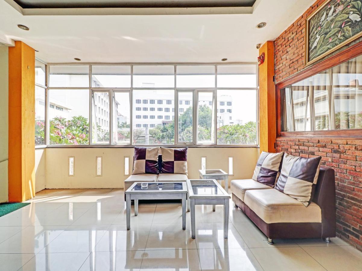 Oyo 90408 Hotel Horton Cirebon Εξωτερικό φωτογραφία